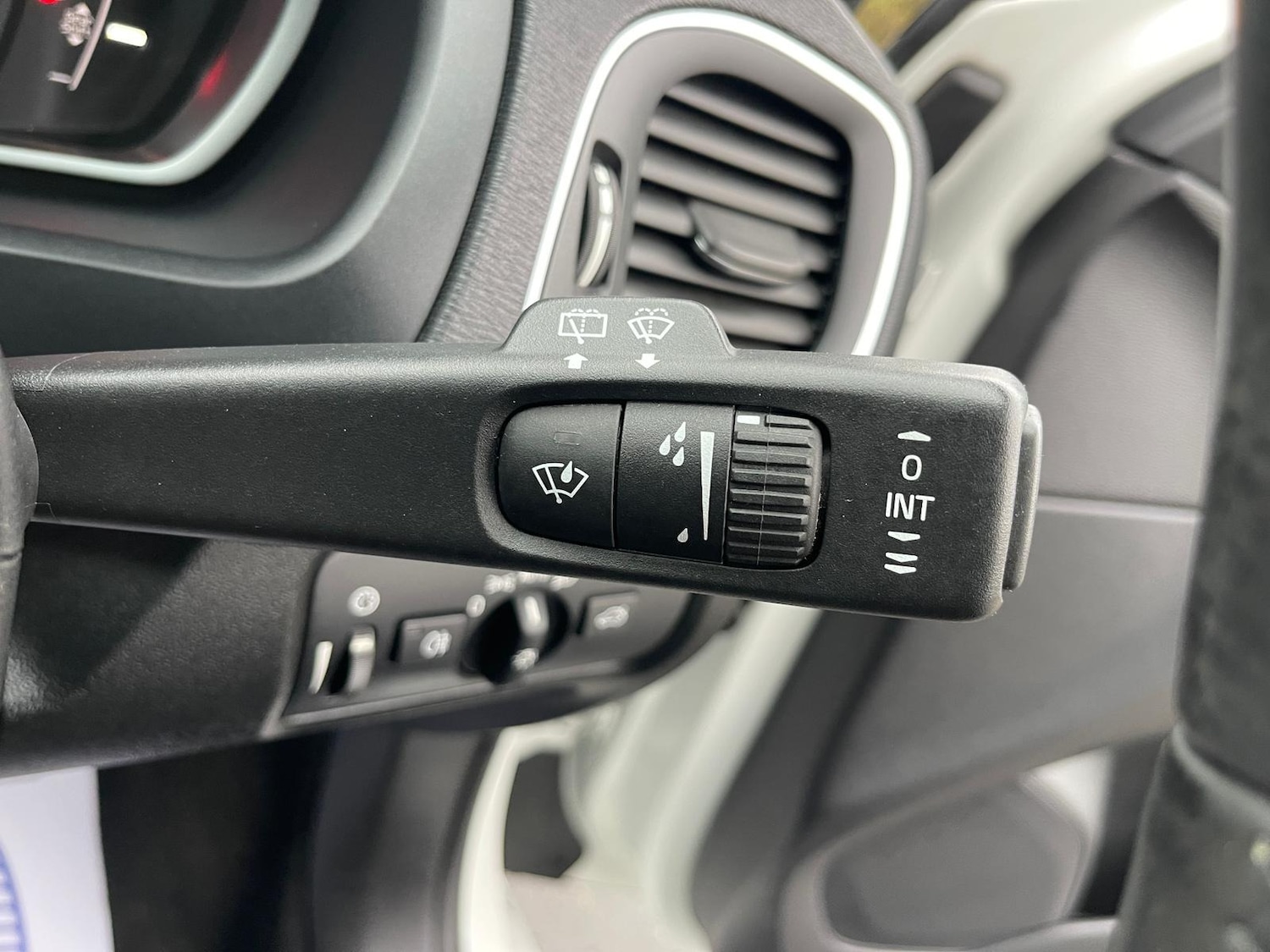 Used Volvo V40 2014 for sale - 76696585: Photo 38