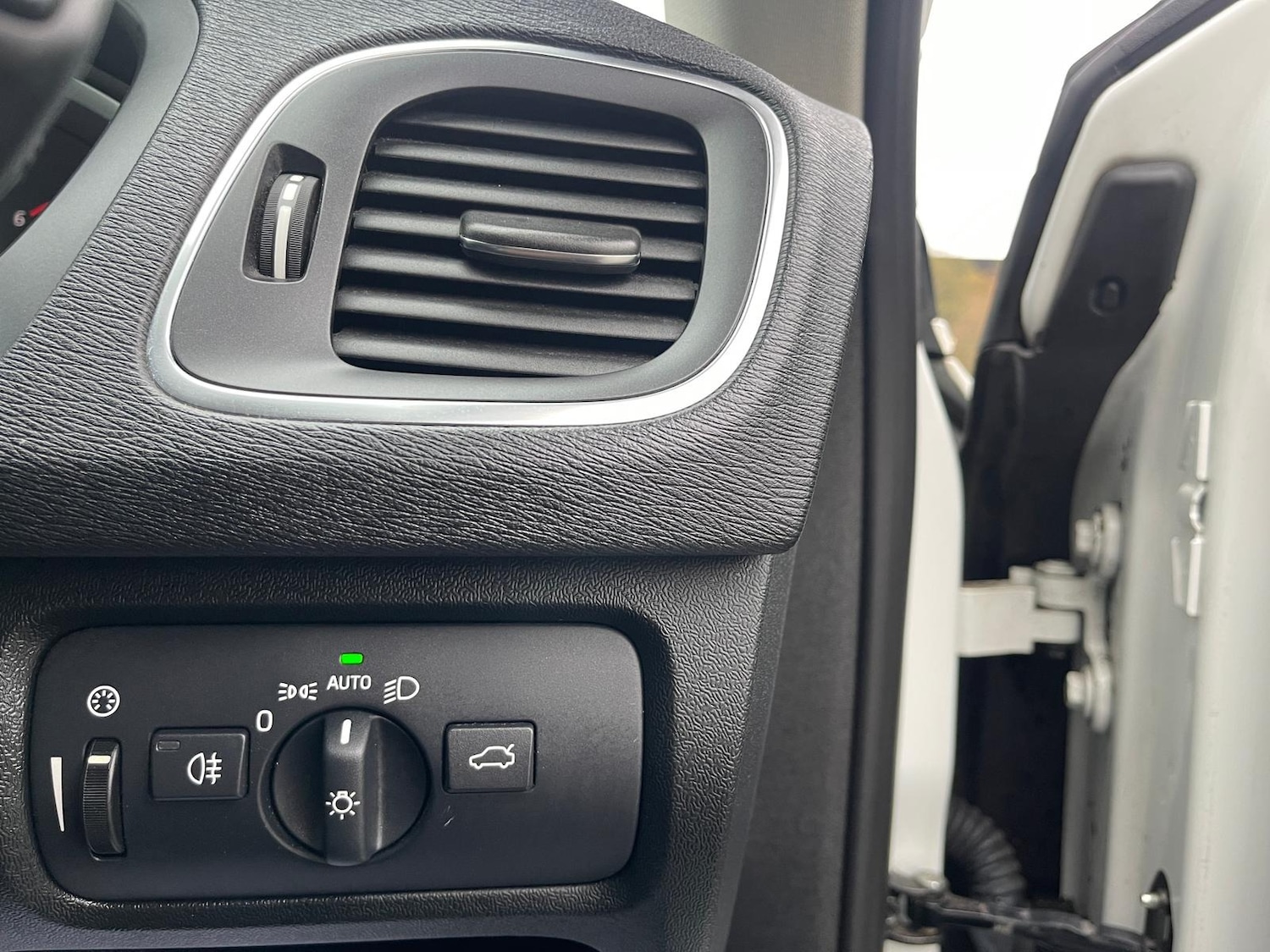 Used Volvo V40 2014 for sale - 76696585: Photo 39