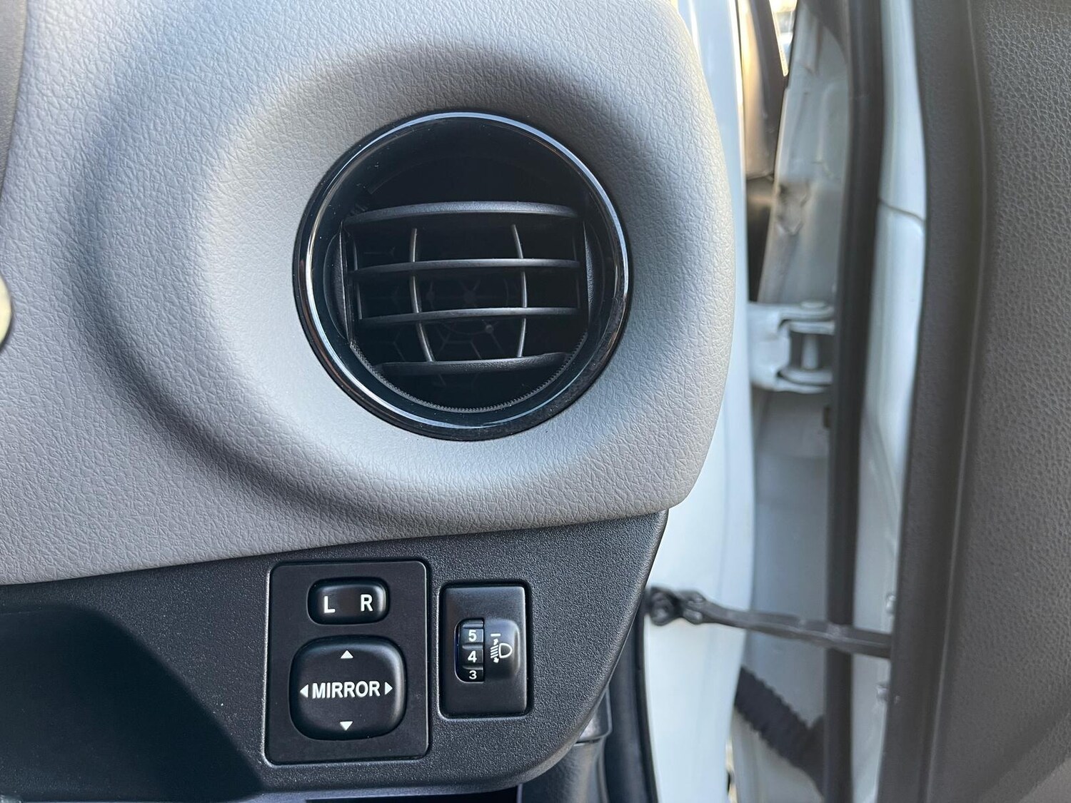 Used Toyota Yaris 2016 for sale - 77013255: Photo 24