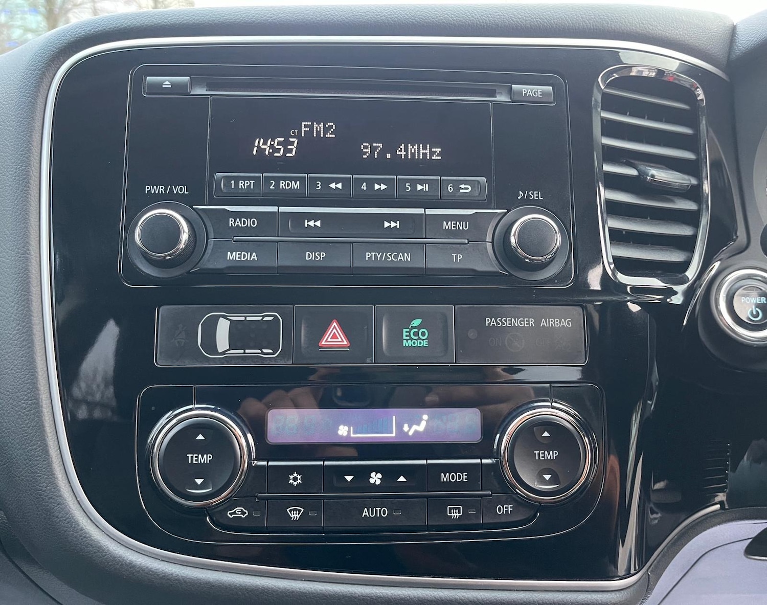 Used Mitsubishi Outlander 2015 for sale - 77235412: Photo 28