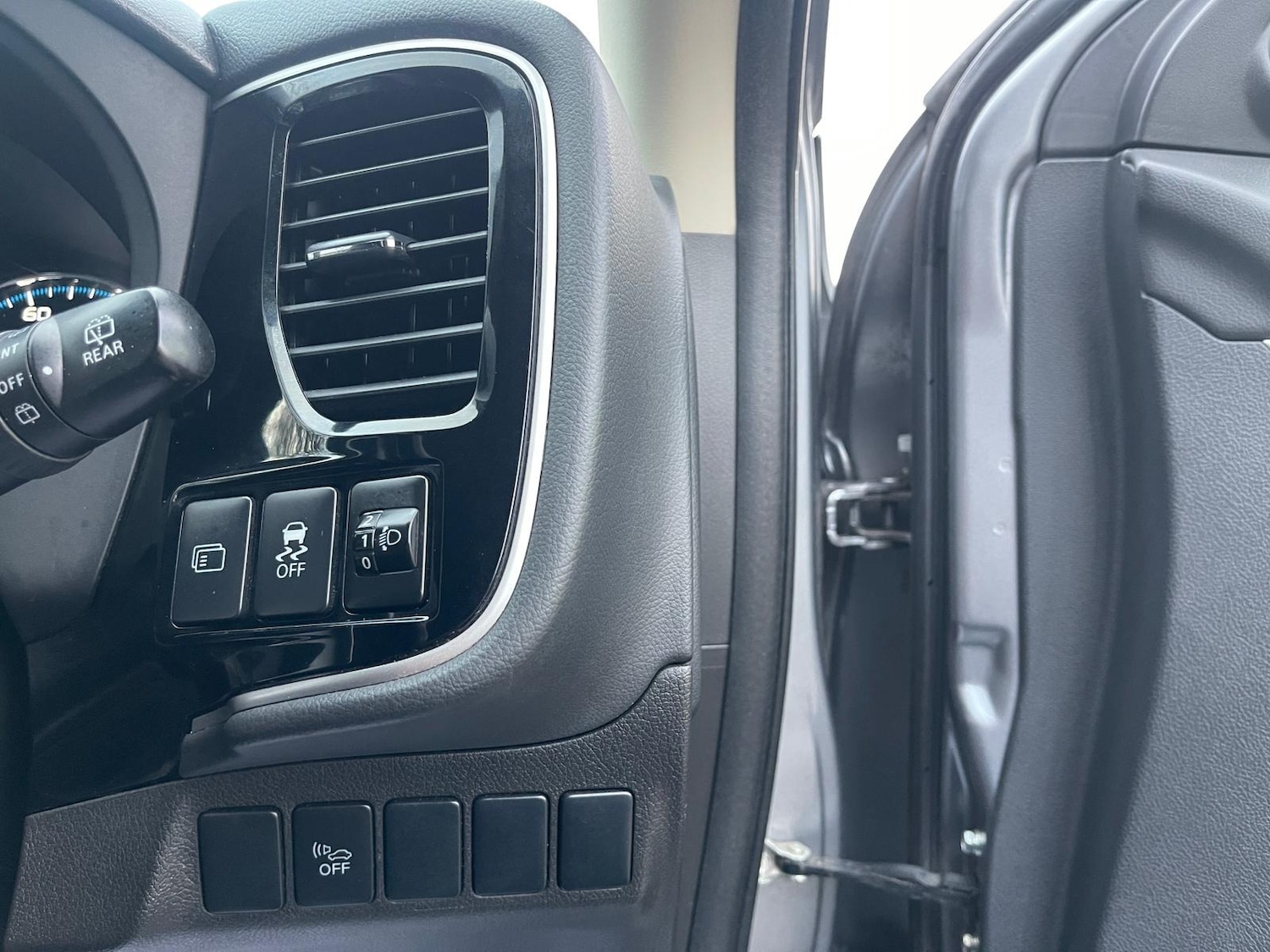 Used Mitsubishi Outlander 2015 for sale - 77235412: Photo 30