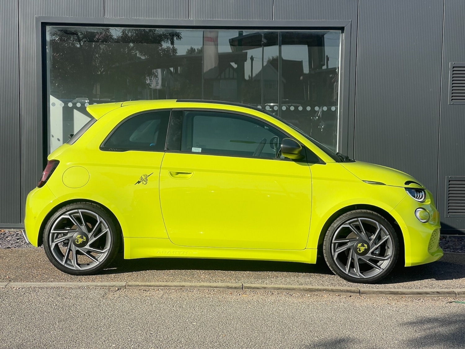 Used Abarth 500 2024 for sale - 76868825: Photo 2