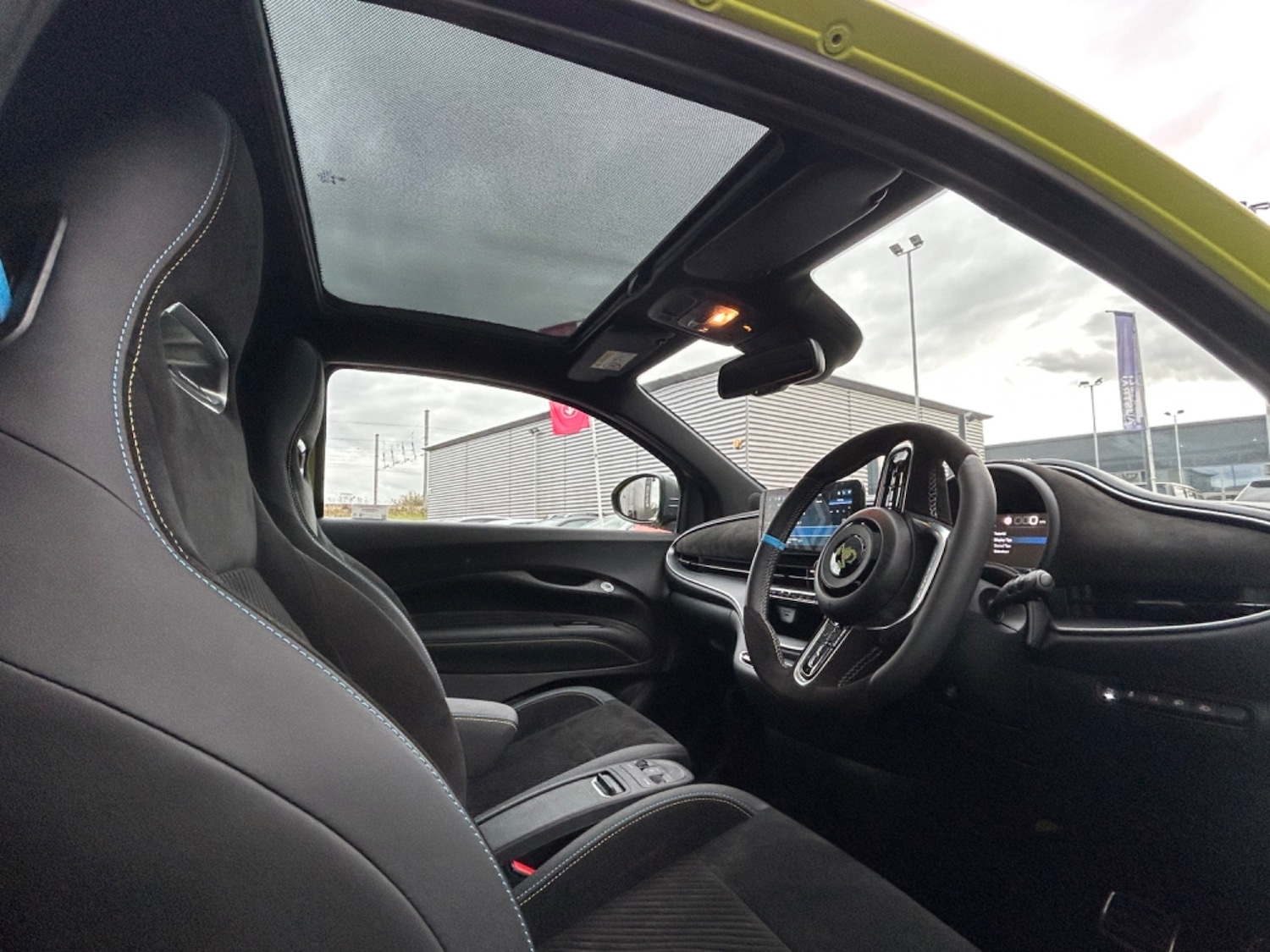 Used Abarth 500 2023 for sale - 76915105: Photo 2