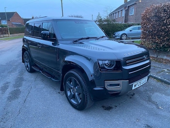 Used Land Rover Defender 110 2025 for sale - 77597650: Photo