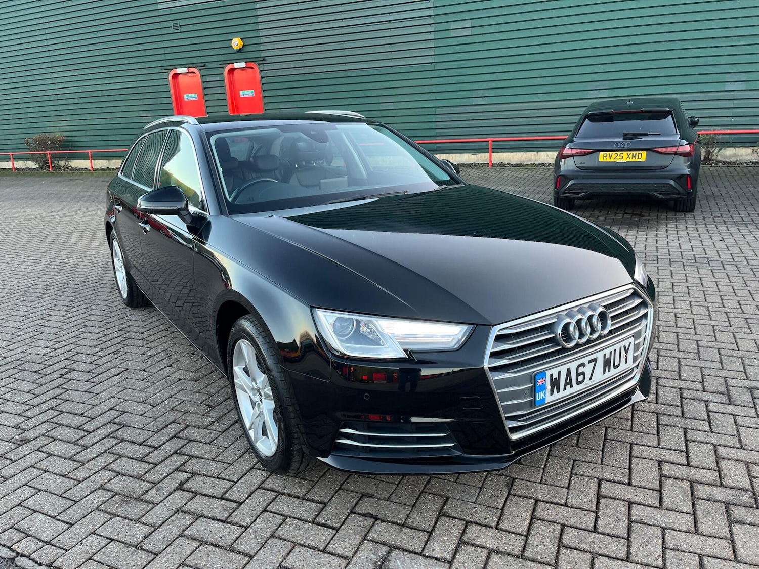 Used Audi A4 2017 for sale - 76689803: Photo 1