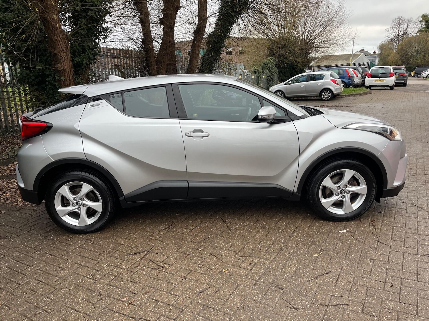 Used Toyota C-HR 2017 for sale - 76735395: Photo 11