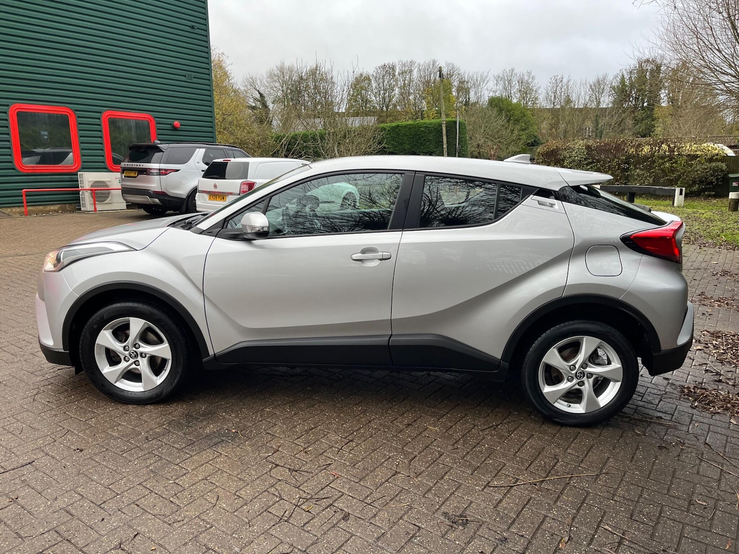 Used Toyota C-HR 2017 for sale - 76735395: Photo 12