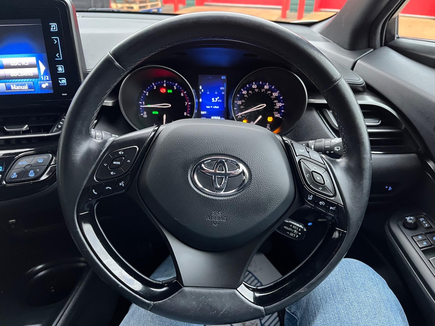 Used Toyota C-HR 2017 for sale - 76735395: Photo 17