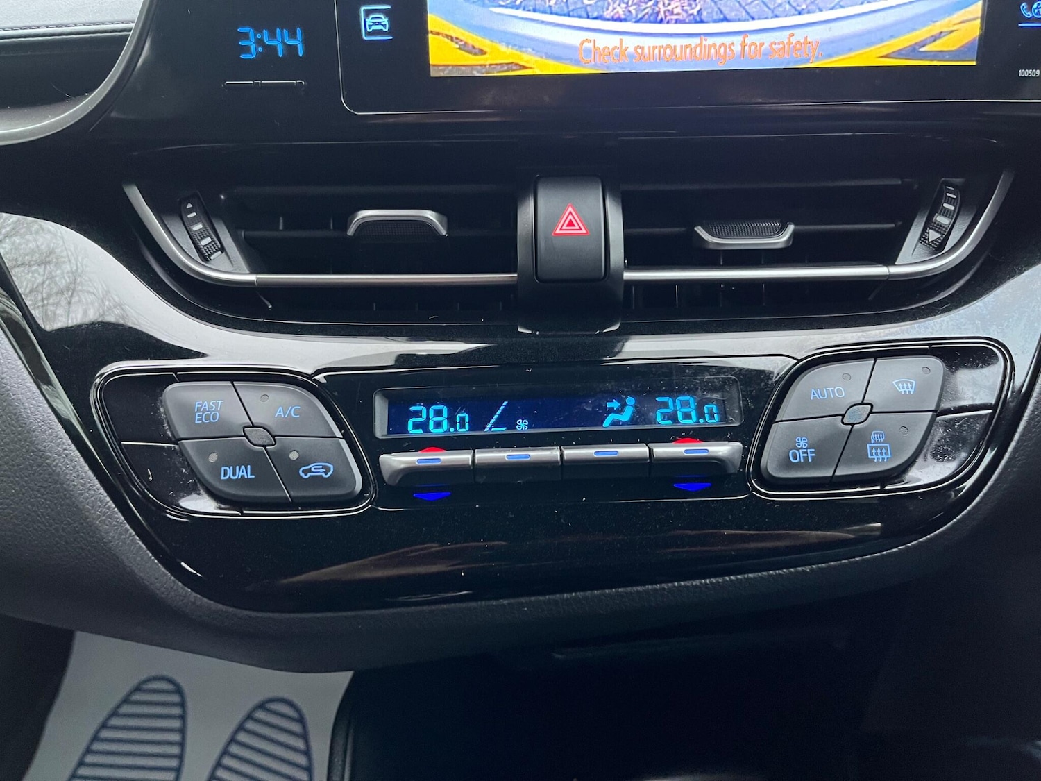 Used Toyota C-HR 2017 for sale - 76735395: Photo 28