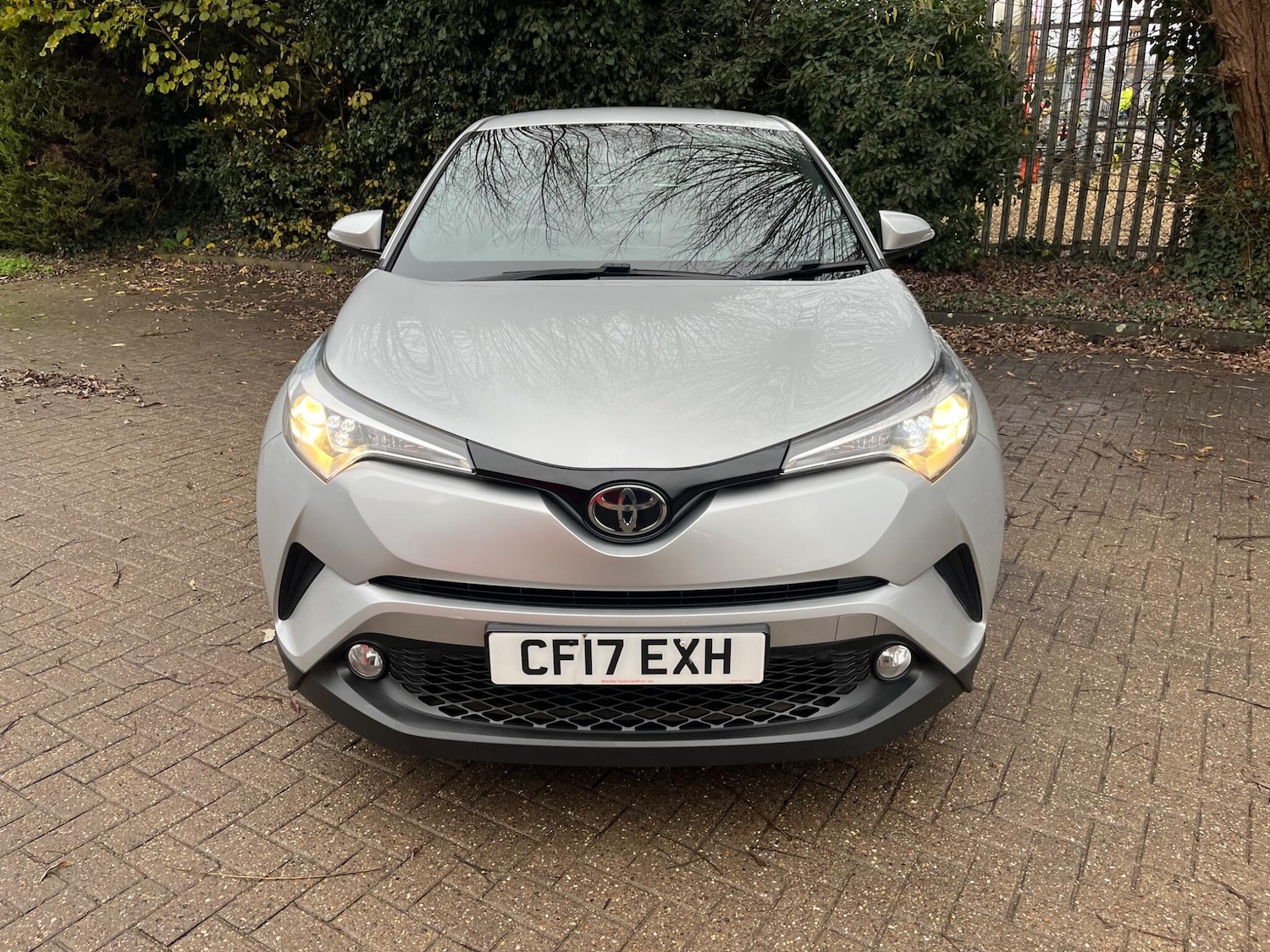 Used Toyota C-HR 2017 for sale - 76735395: Photo 3
