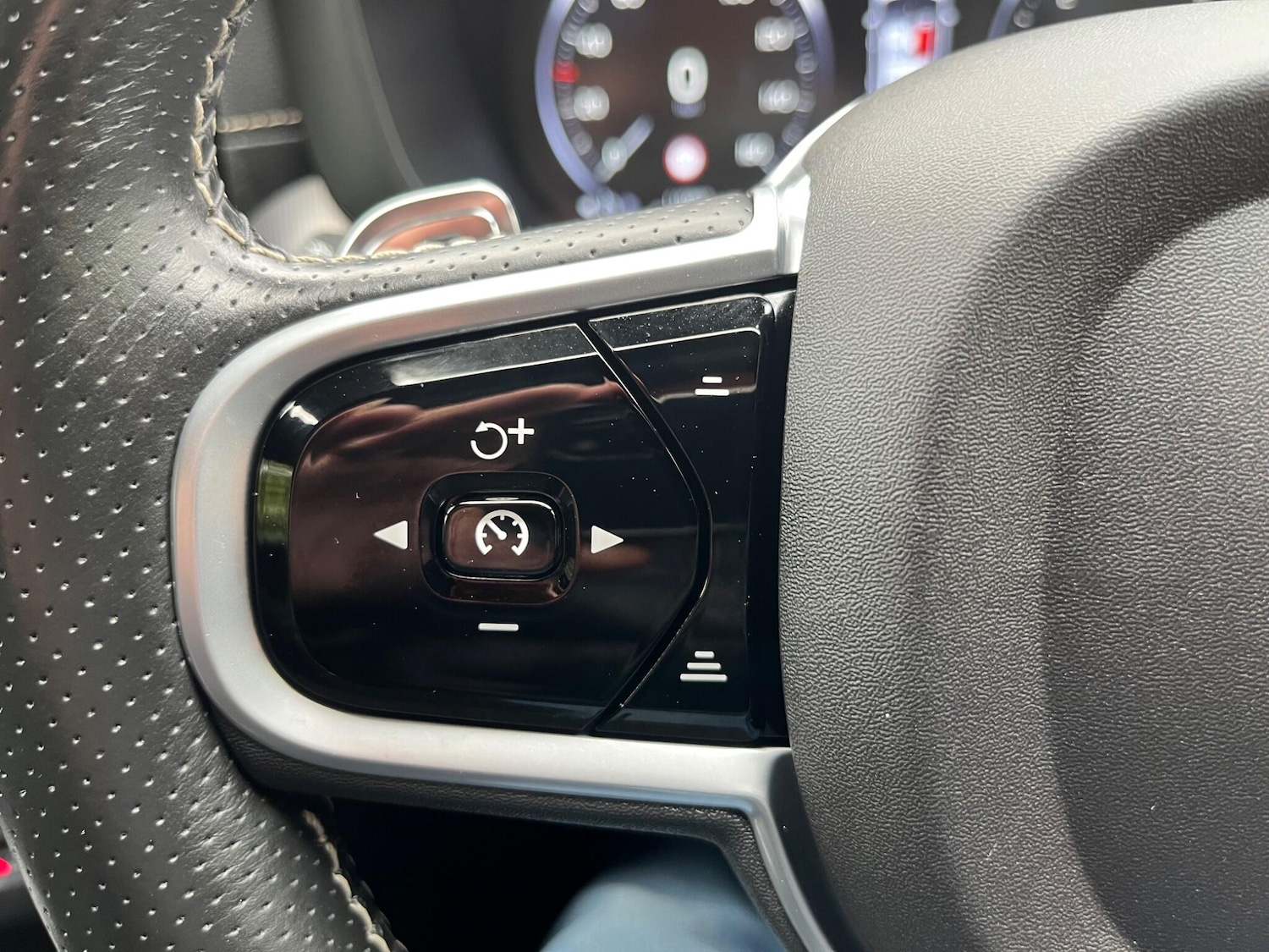 Used Volvo XC60 2018 for sale - 76996709: Photo 30