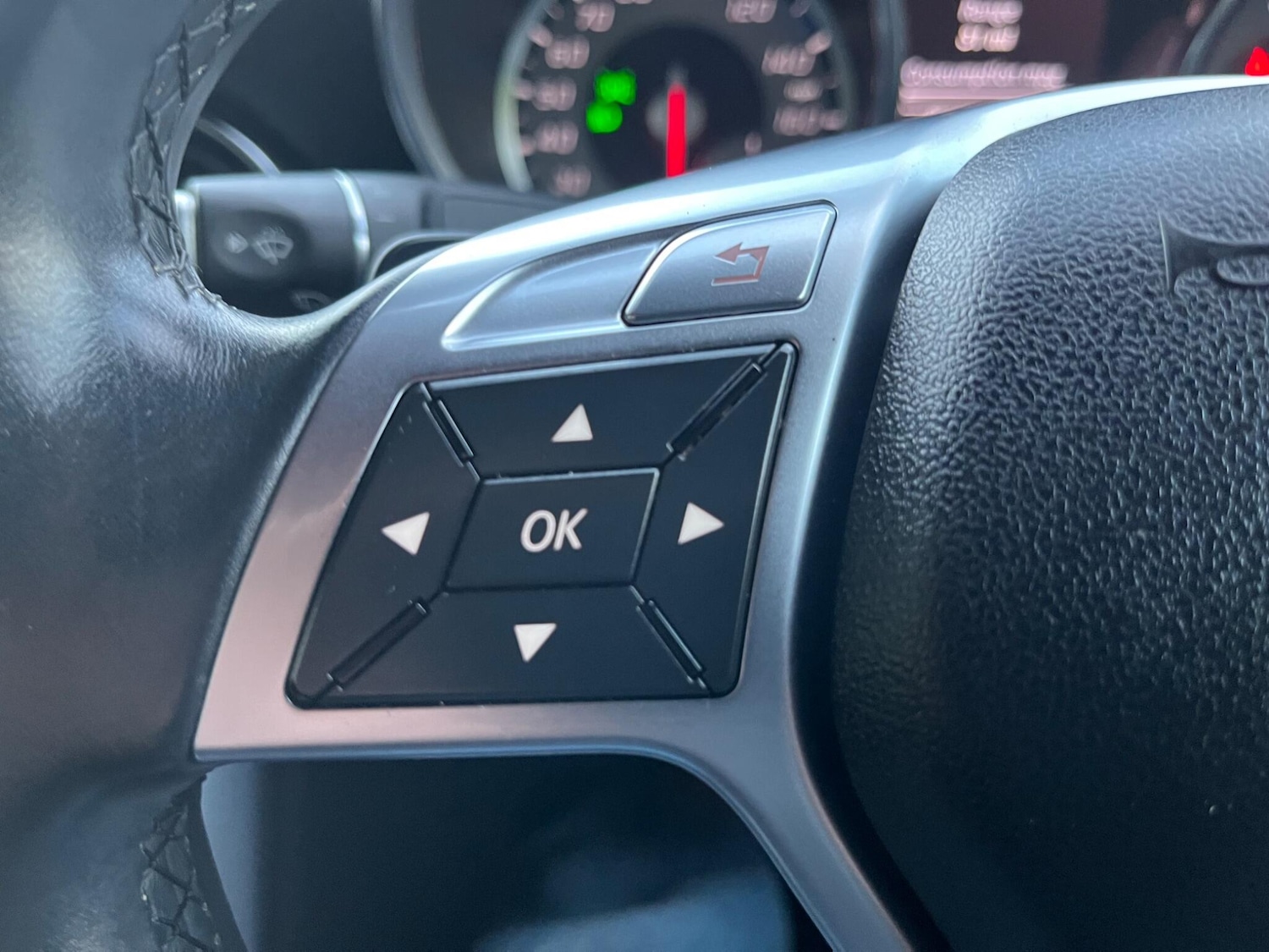 Used Mercedes-Benz SLK 2014 for sale - 76337485: Photo 26