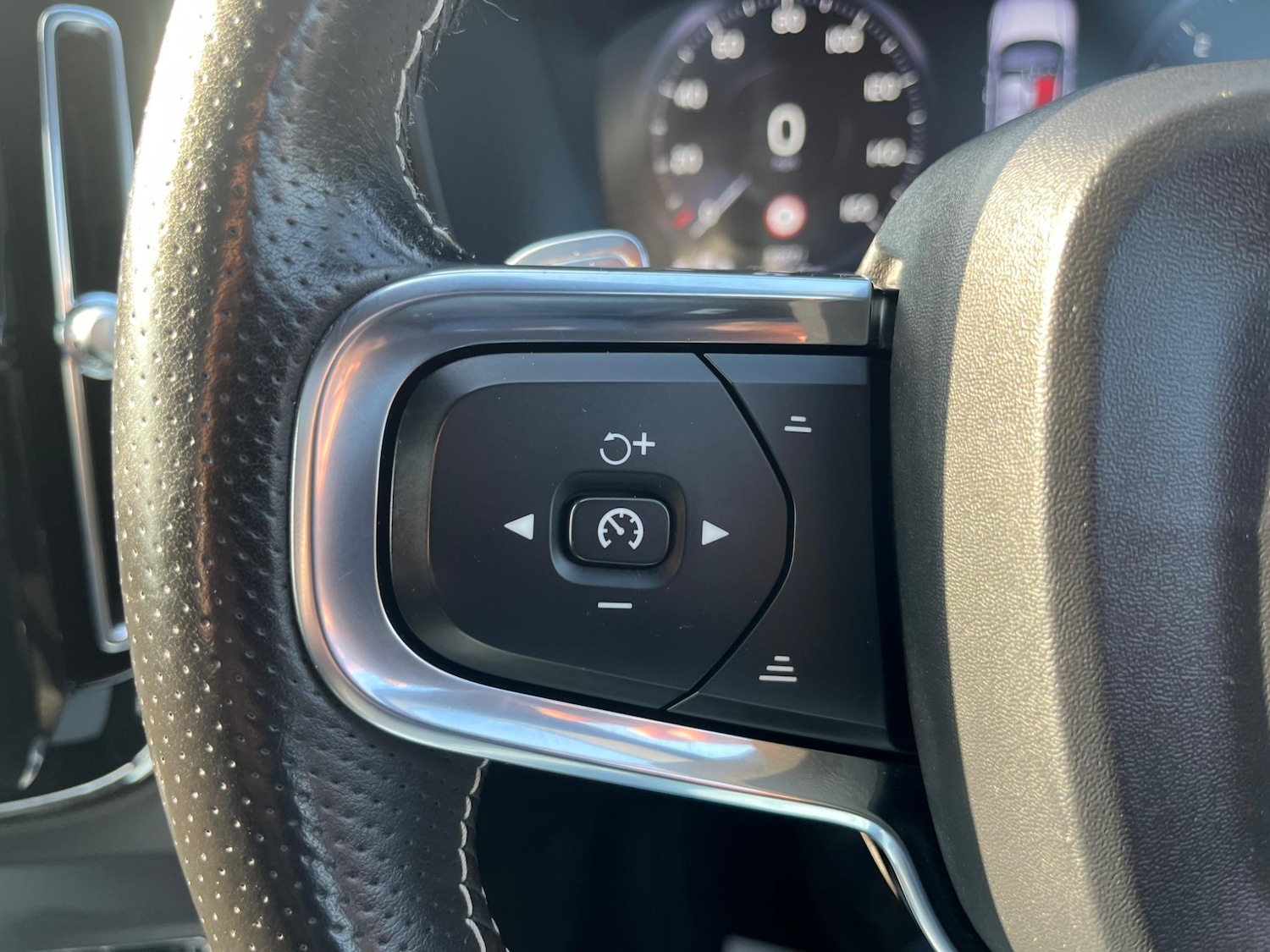 Used Volvo XC40 2018 for sale - 77203787: Photo 30