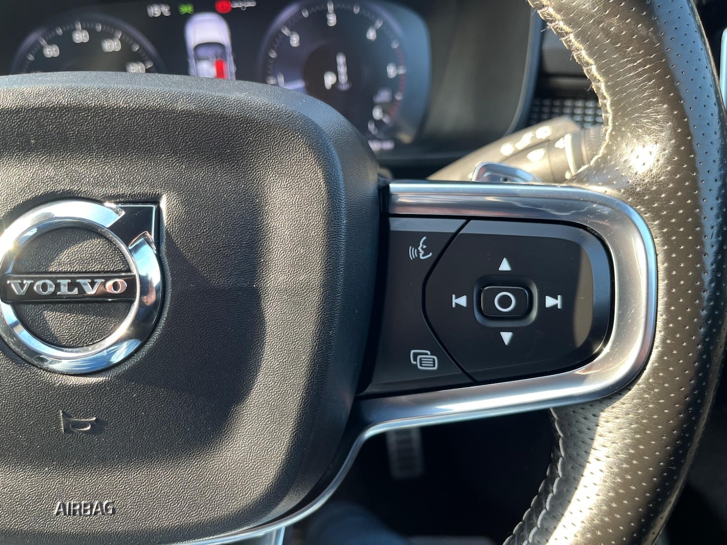 Used Volvo XC40 2018 for sale - 77203787: Photo 31