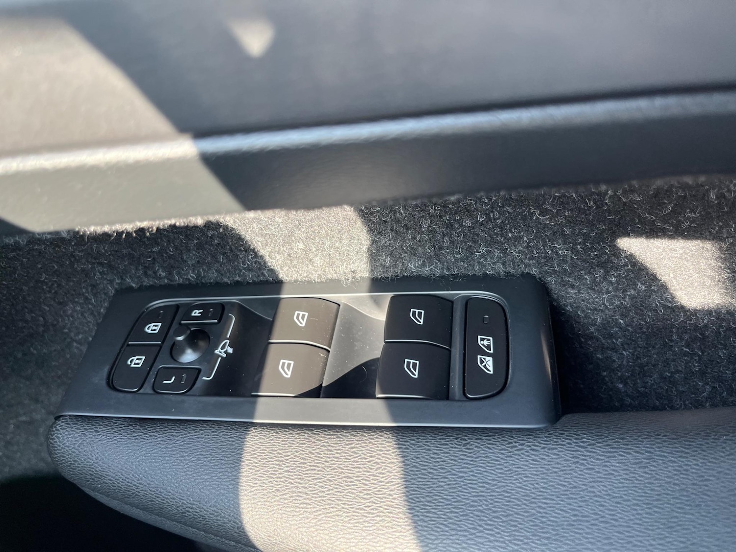 Used Volvo XC40 2018 for sale - 77203787: Photo 32