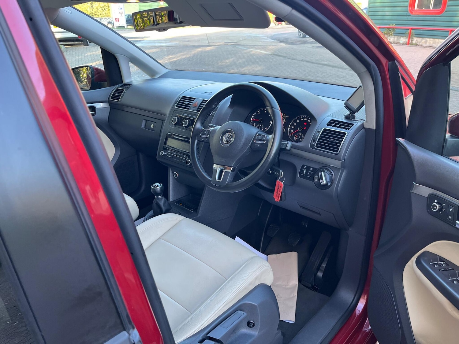 Used Volkswagen Touran 2011 for sale - 76239859: Photo 13