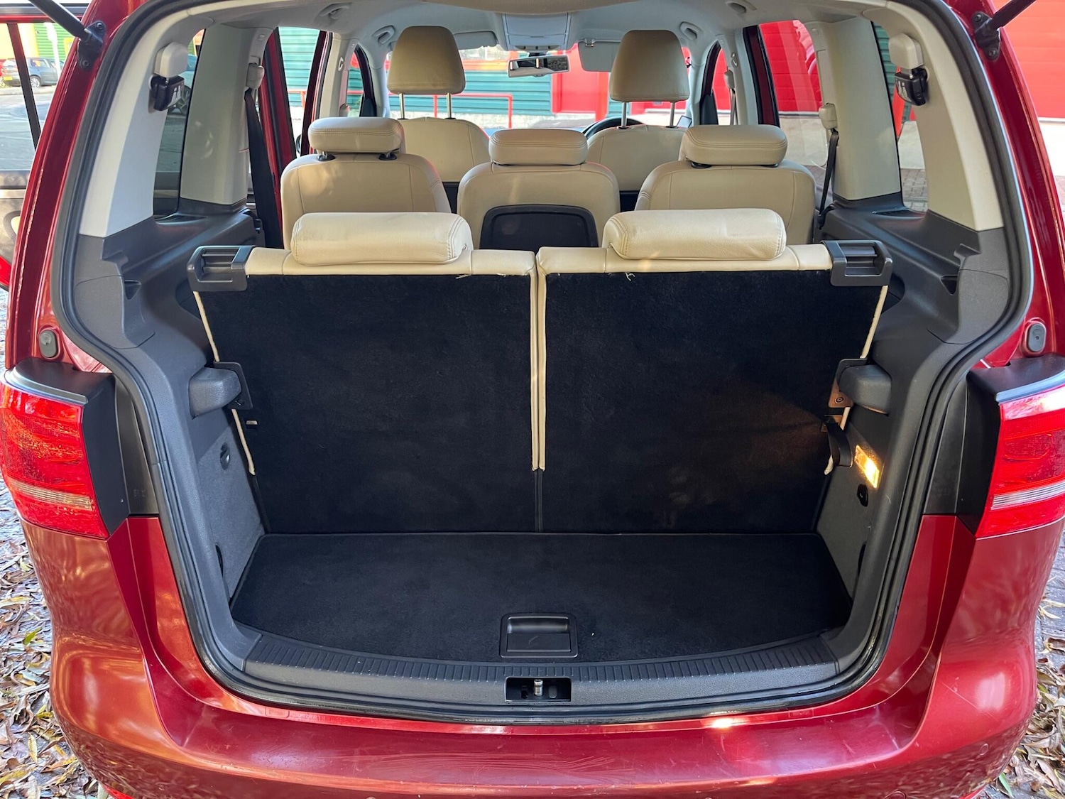 Used Volkswagen Touran 2011 for sale - 76239859: Photo 15