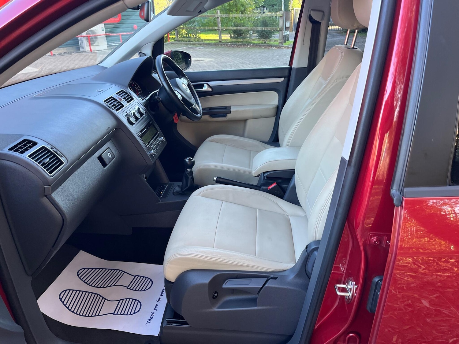 Used Volkswagen Touran 2011 for sale - 76239859: Photo 18