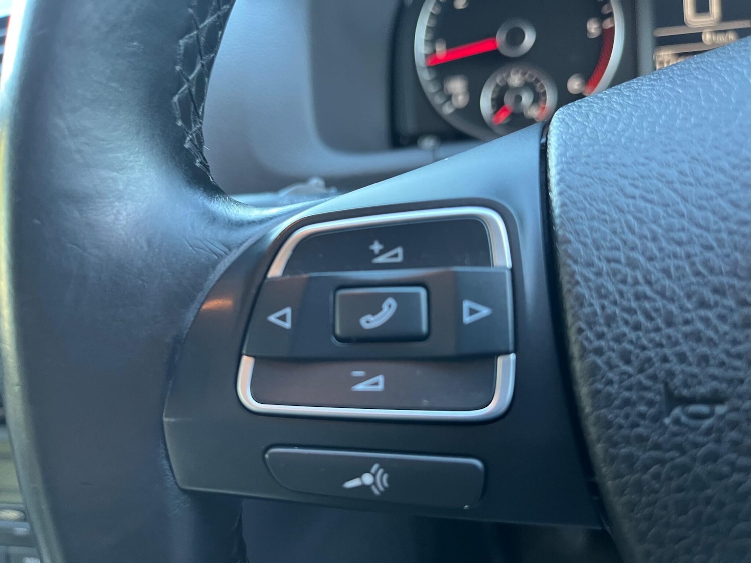 Used Volkswagen Touran 2011 for sale - 76239859: Photo 23