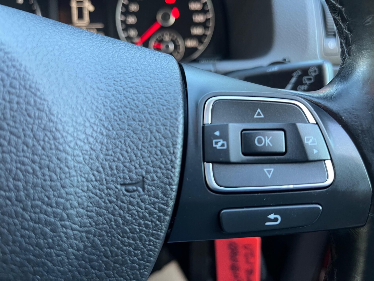 Used Volkswagen Touran 2011 for sale - 76239859: Photo 24