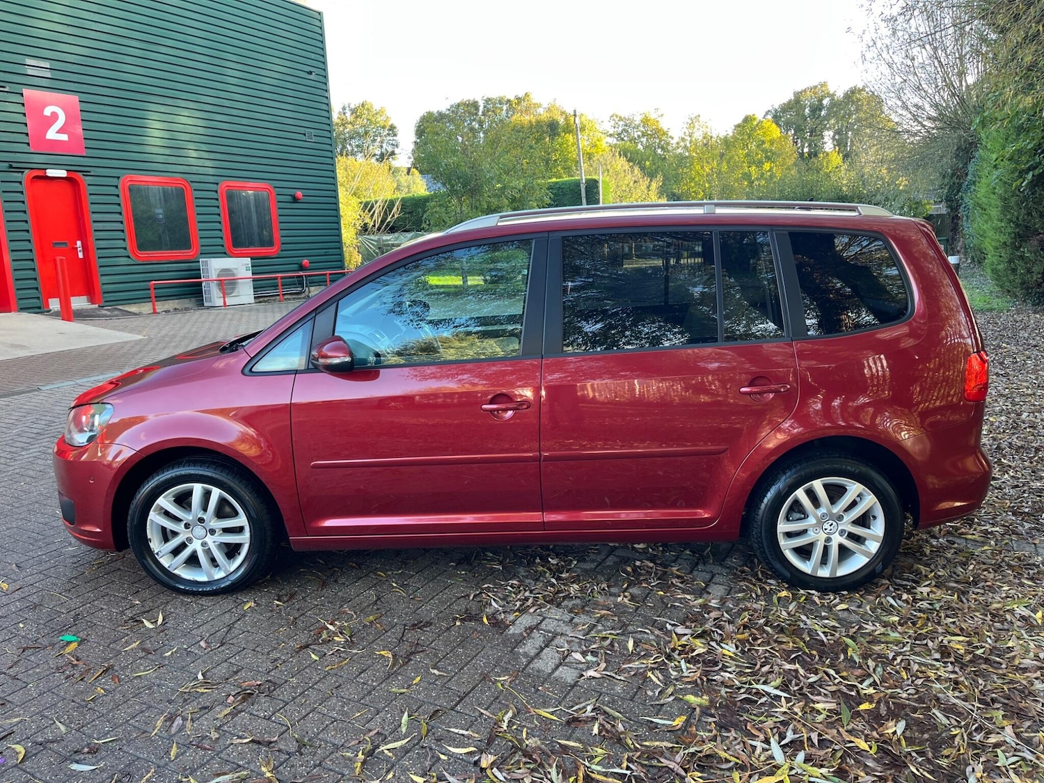 Used Volkswagen Touran 2011 for sale - 76239859: Photo 4