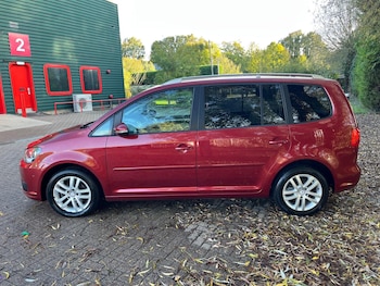 Used Volkswagen Touran 2011 for sale - 76239859: Photo