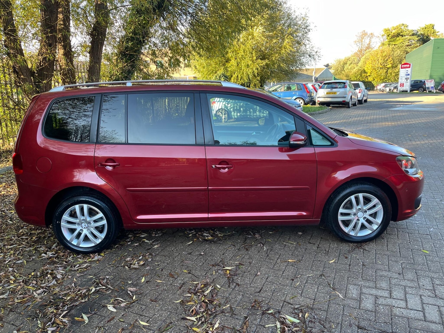 Used Volkswagen Touran 2011 for sale - 76239859: Photo 8