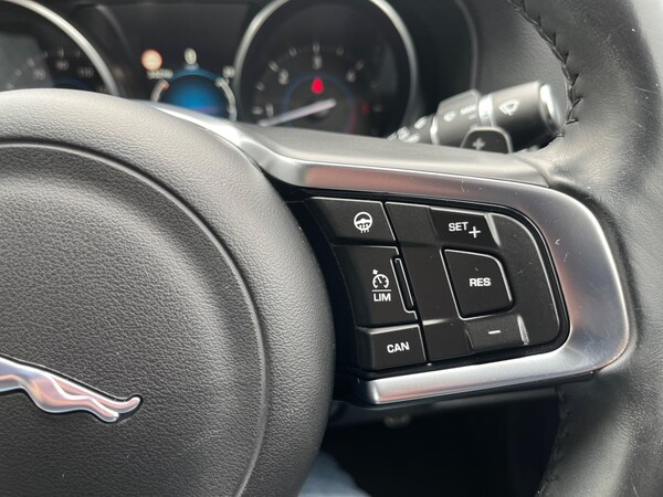 Used Jaguar XF 2016 for sale - 75110251: Photo 33