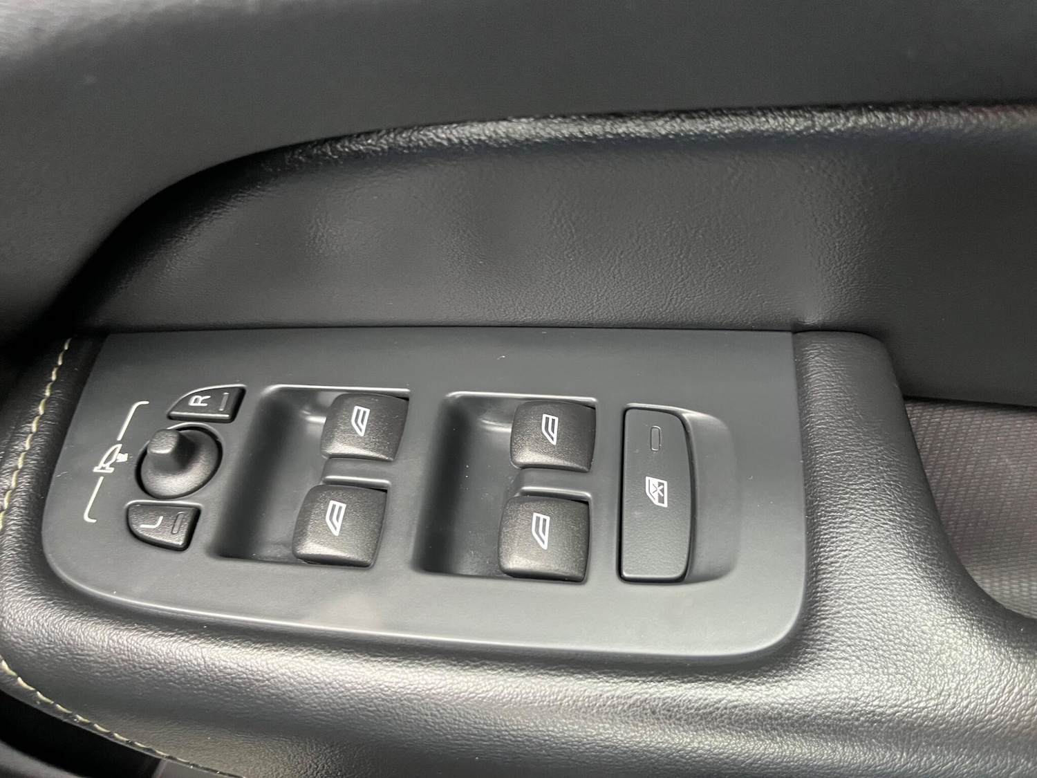 Used Volvo XC60 2018 for sale - 76166504: Photo 32