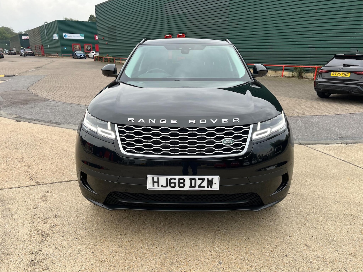 Used Land Rover Range Rover Velar 2018 for sale - 76988904: Photo 3