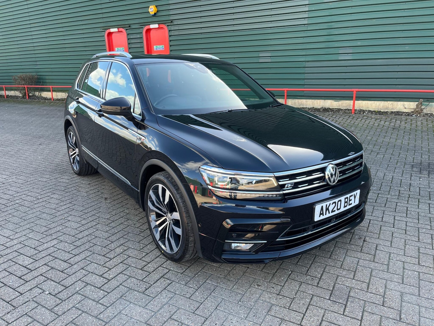 Used Volkswagen Tiguan for sale - 77892446: Photo 1