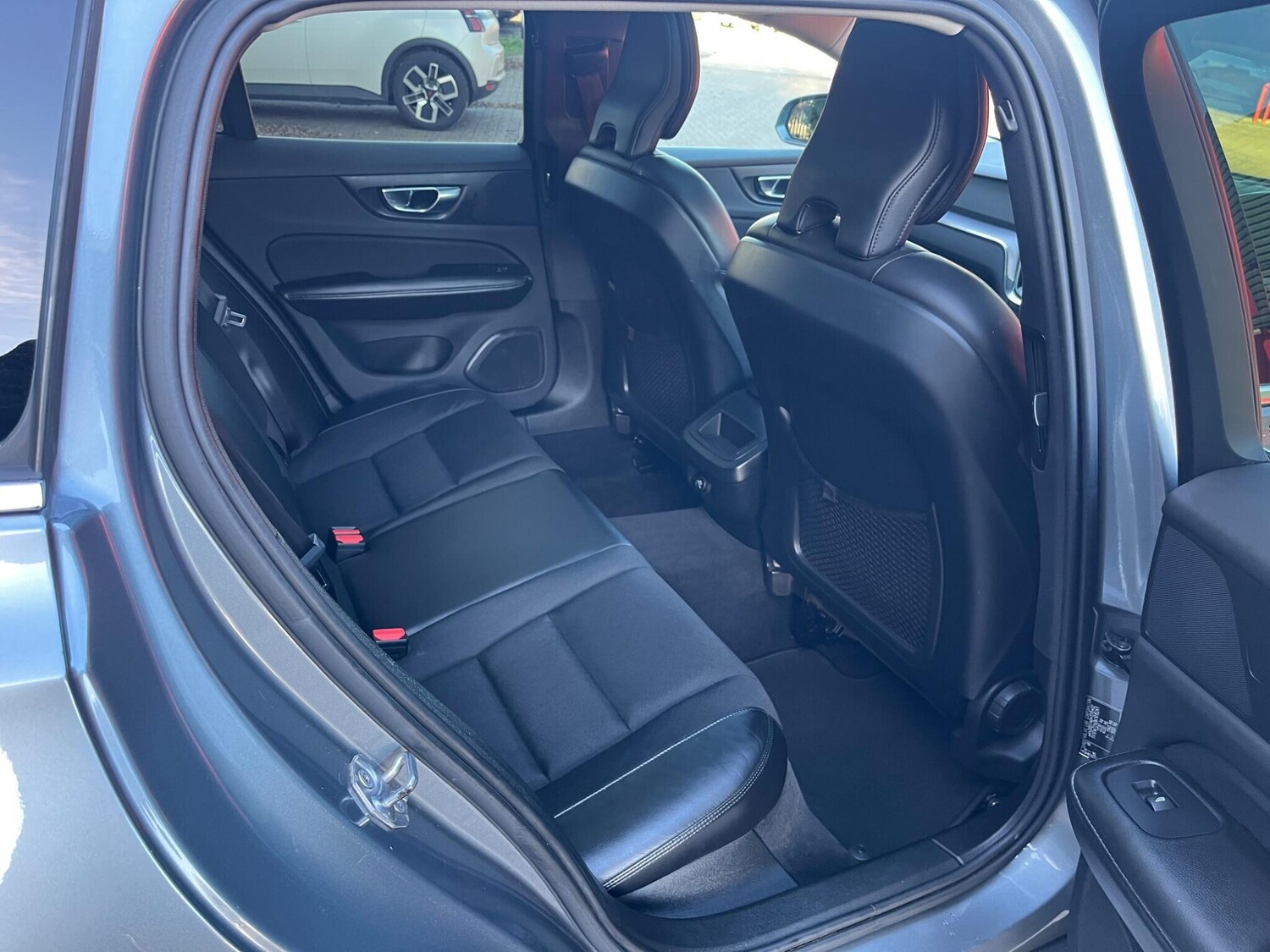 Used Volvo V60 for sale - 76993107: Photo 24