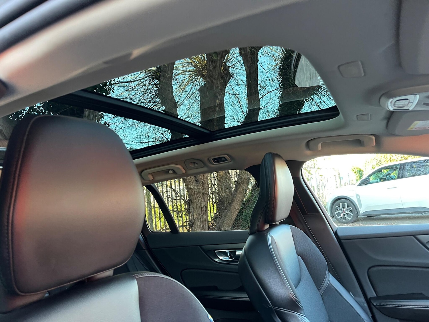 Used Volvo V60 for sale - 76993107: Photo 30