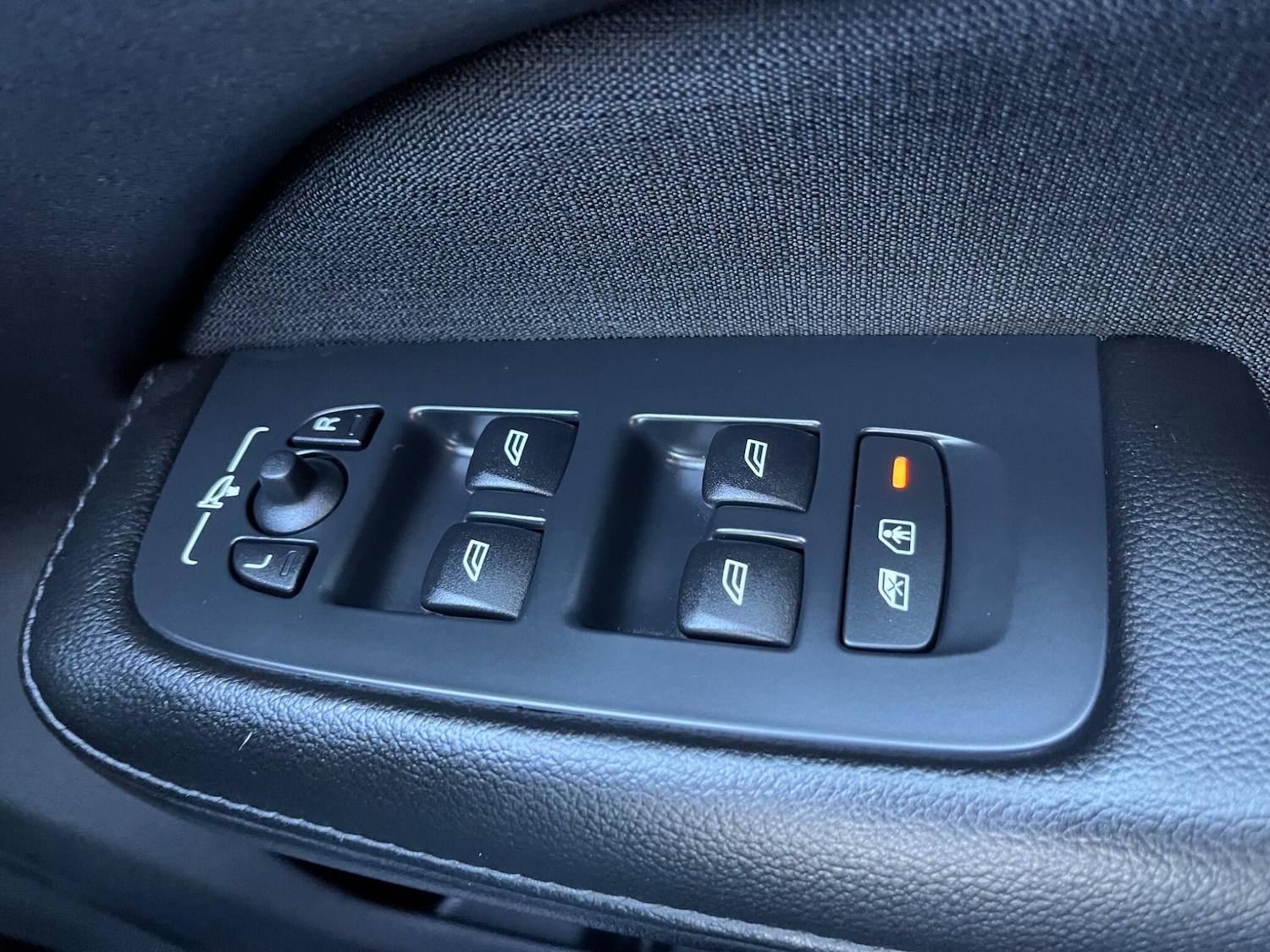 Used Volvo V60 for sale - 76993107: Photo 34