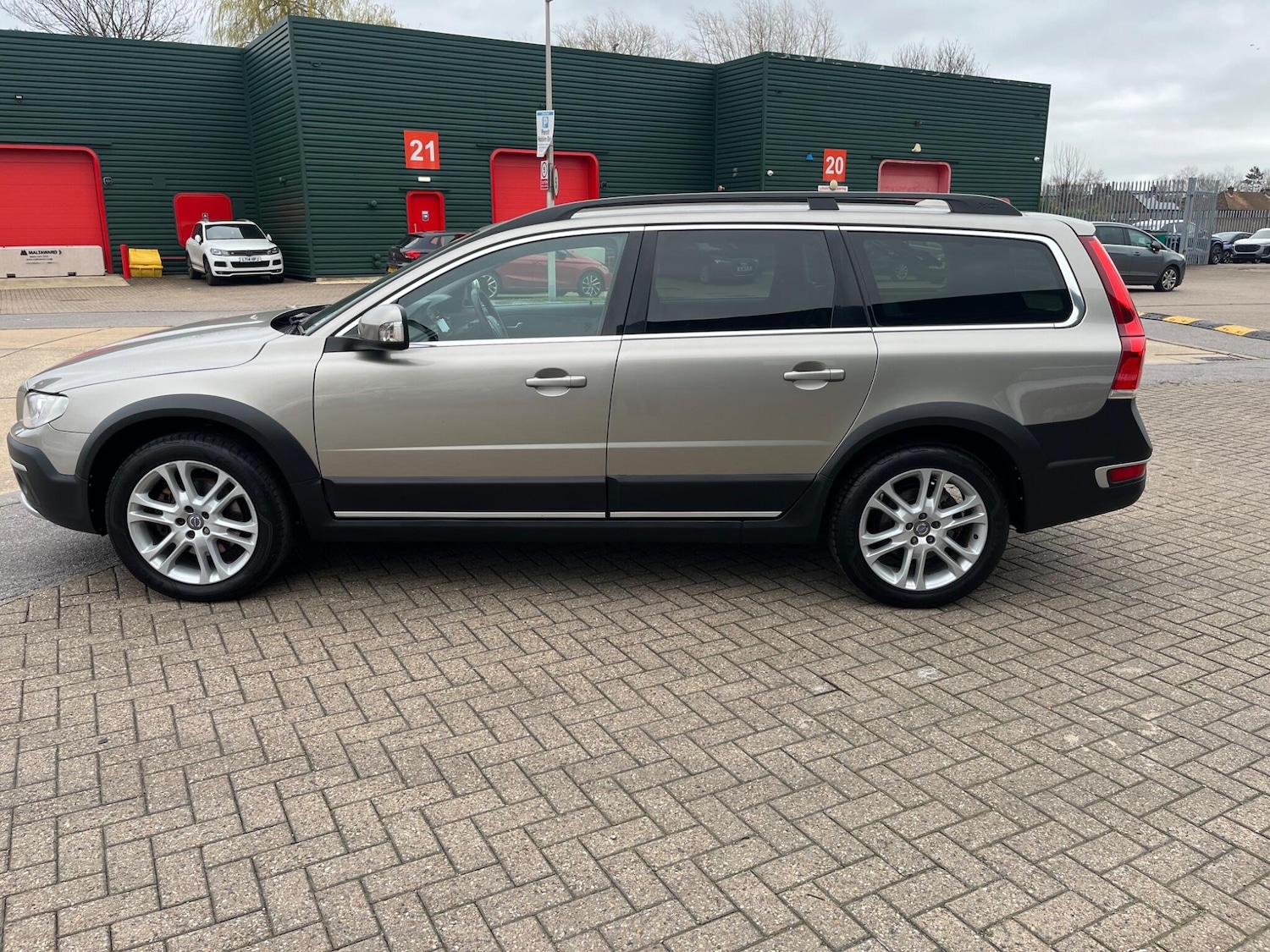 Used Volvo XC70 2016 for sale - 77657812: Photo 12
