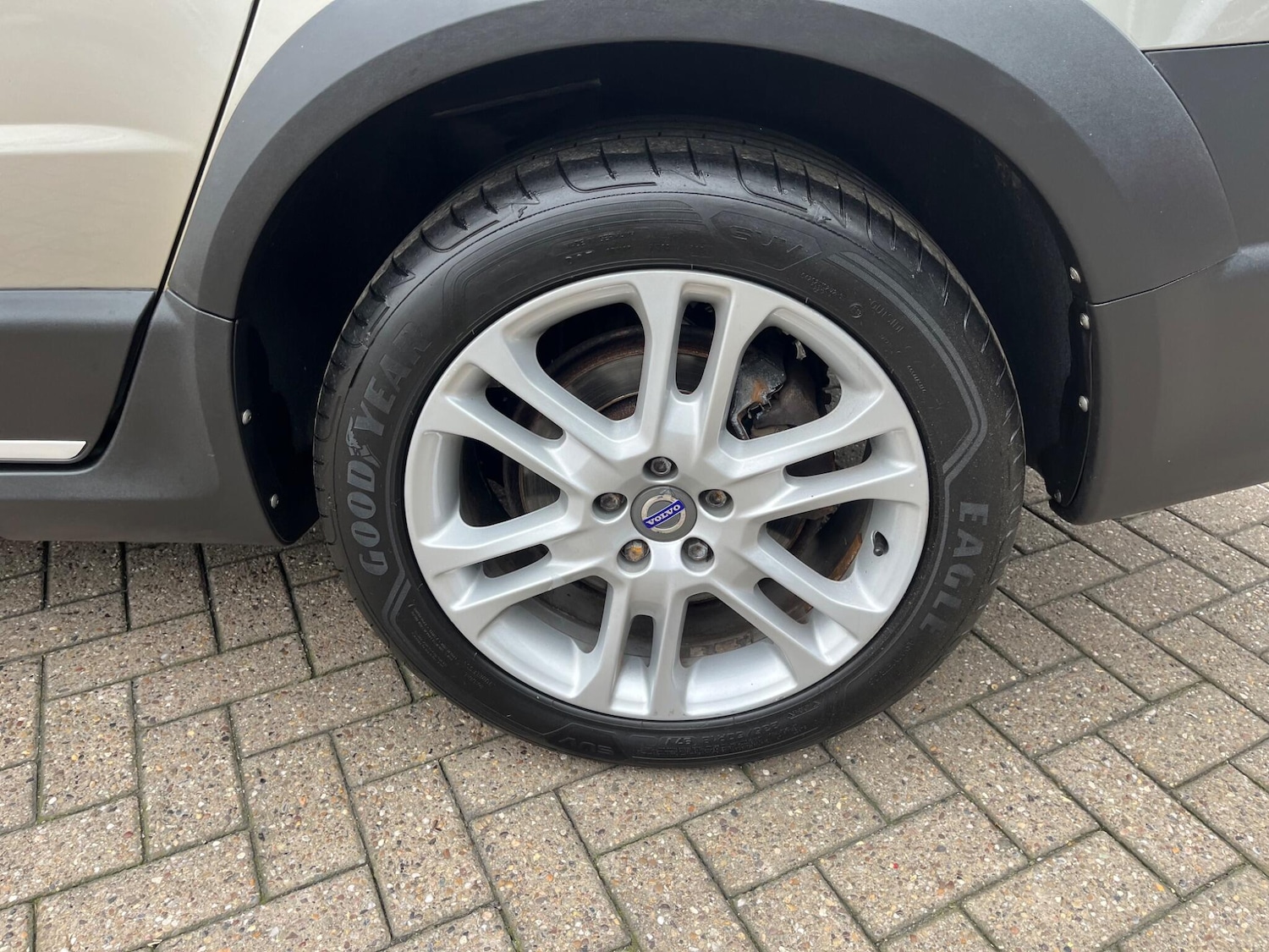 Used Volvo XC70 2016 for sale - 77657812: Photo 16