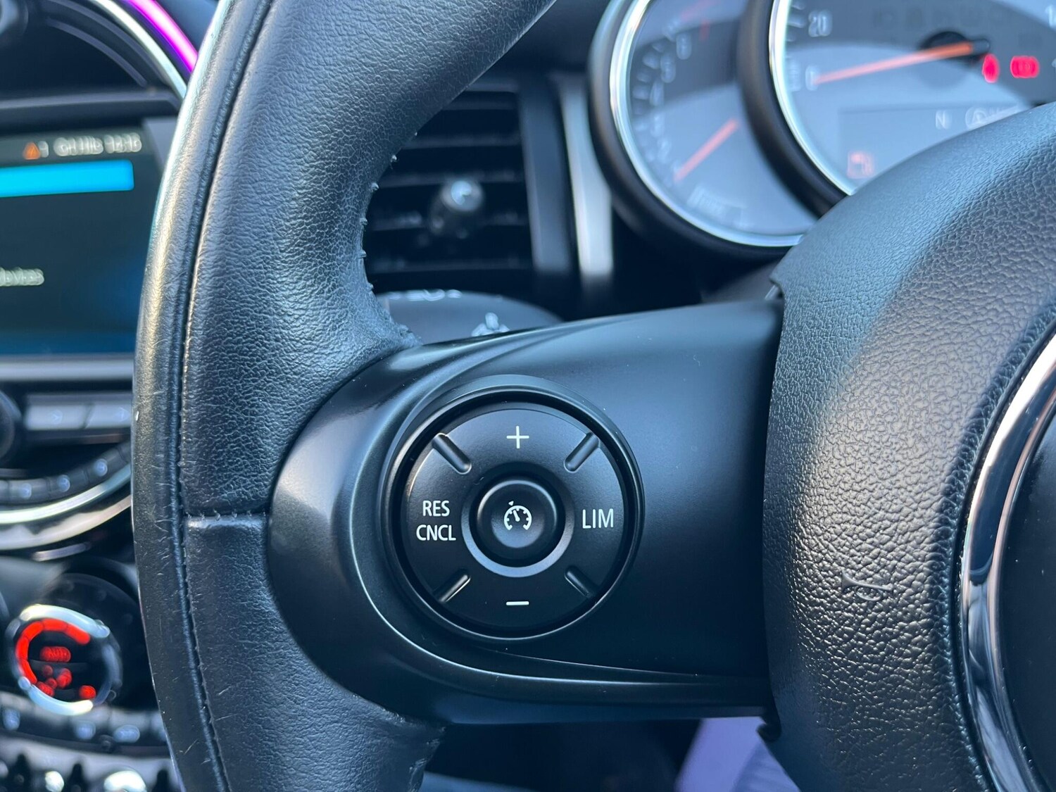 Used MINI Convertible 2018 for sale - 76886993: Photo 36