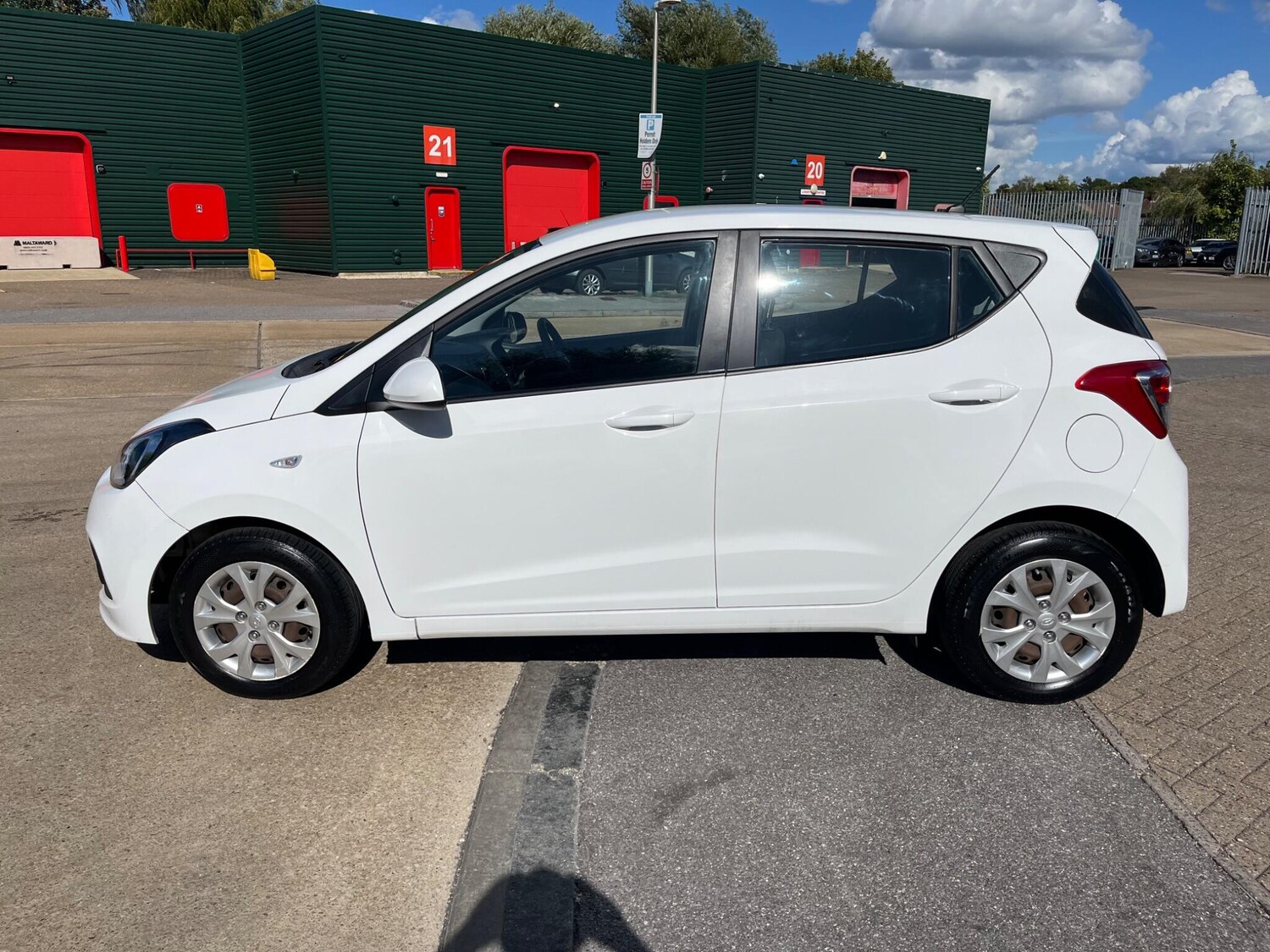 Used Hyundai i10 2017 for sale - 75669653: Photo 12
