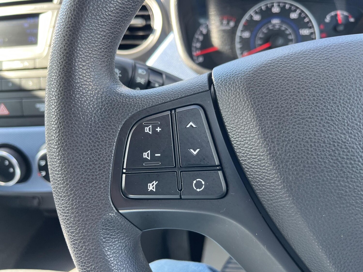 Used Hyundai i10 2017 for sale - 75669653: Photo 26