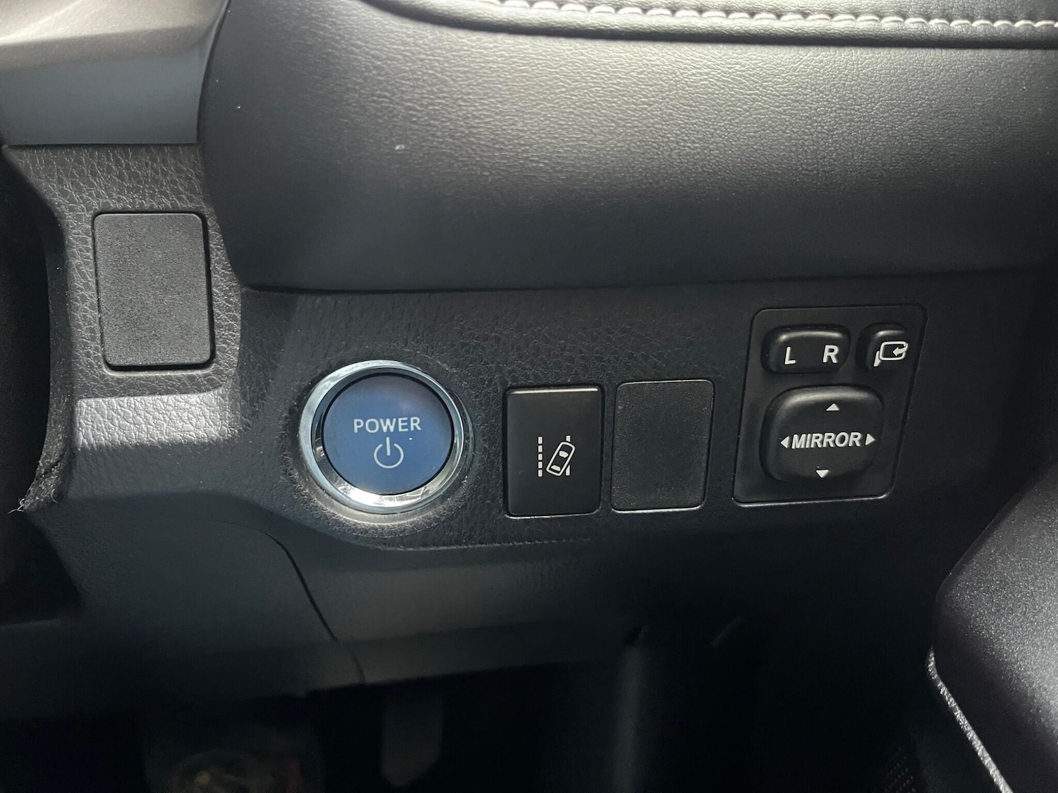 Used Toyota RAV4 2016 for sale - 76336670: Photo 33