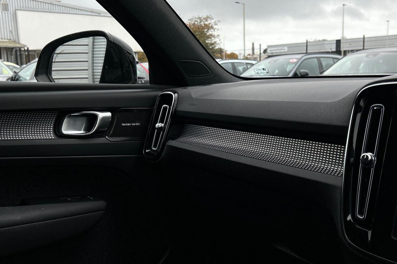 Used Volvo XC40 2023 for sale - 76158592: Photo 26