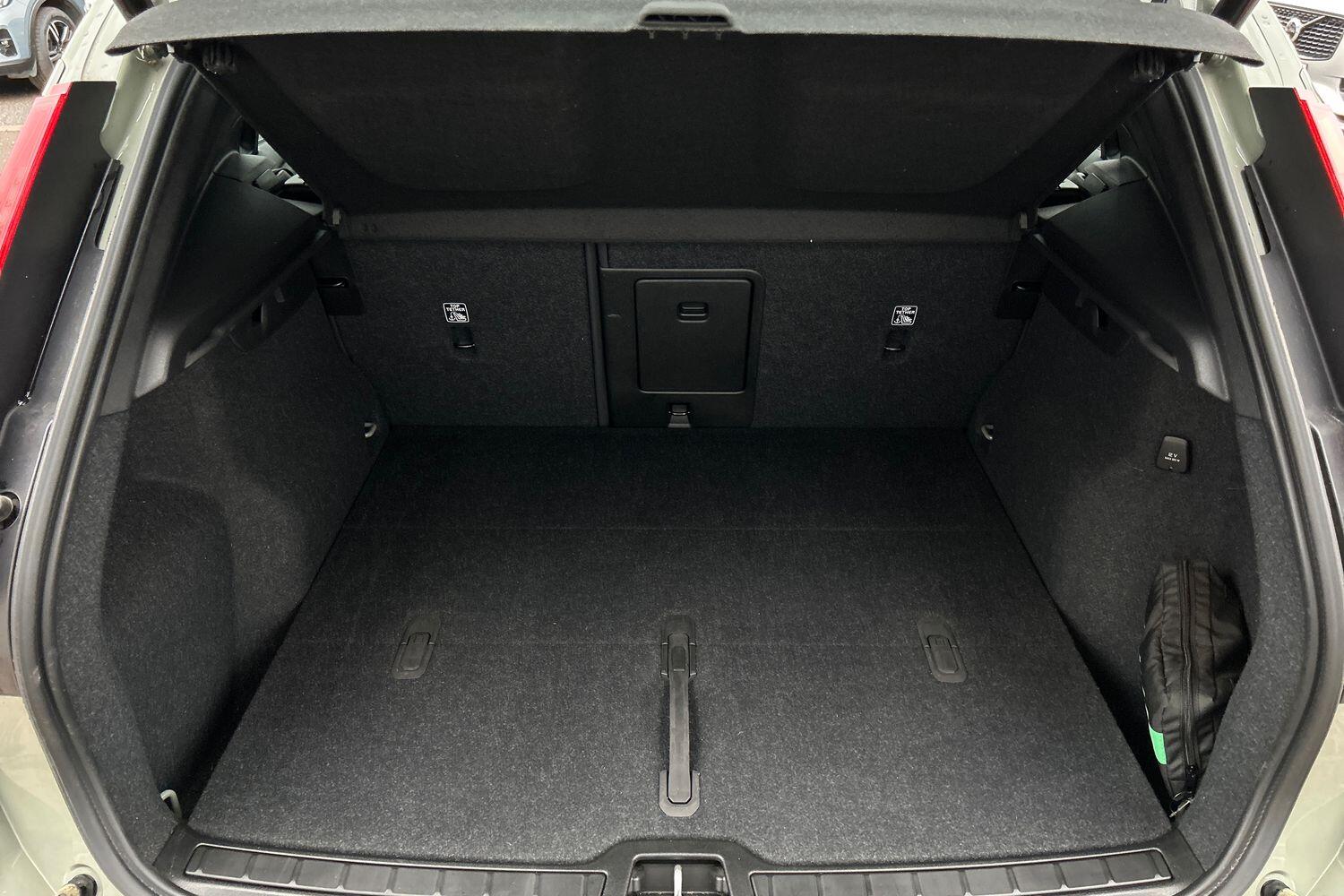 Used Volvo XC40 2023 for sale - 76158592: Photo 9