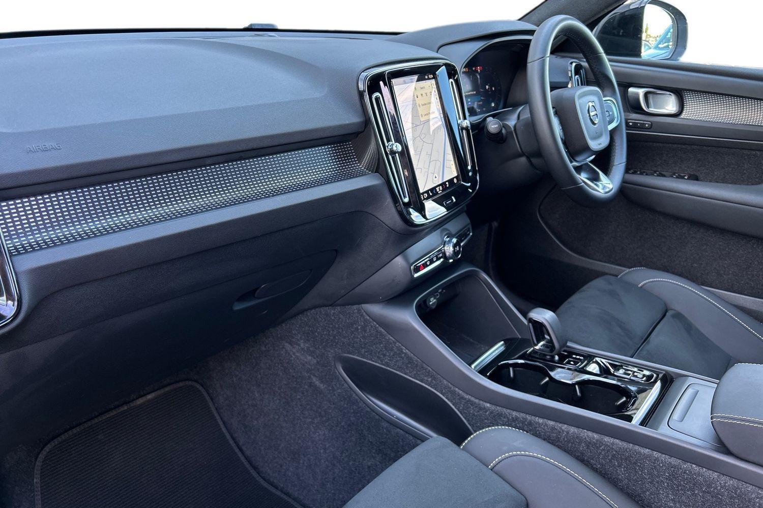 Used Volvo XC40 2024 for sale - 75838931: Photo 2