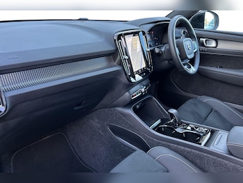 Used Volvo XC40 2024 for sale - 75838931: Photo 2