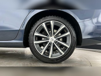 Used Volvo V60 2021 for sale - 75600233: Photo
