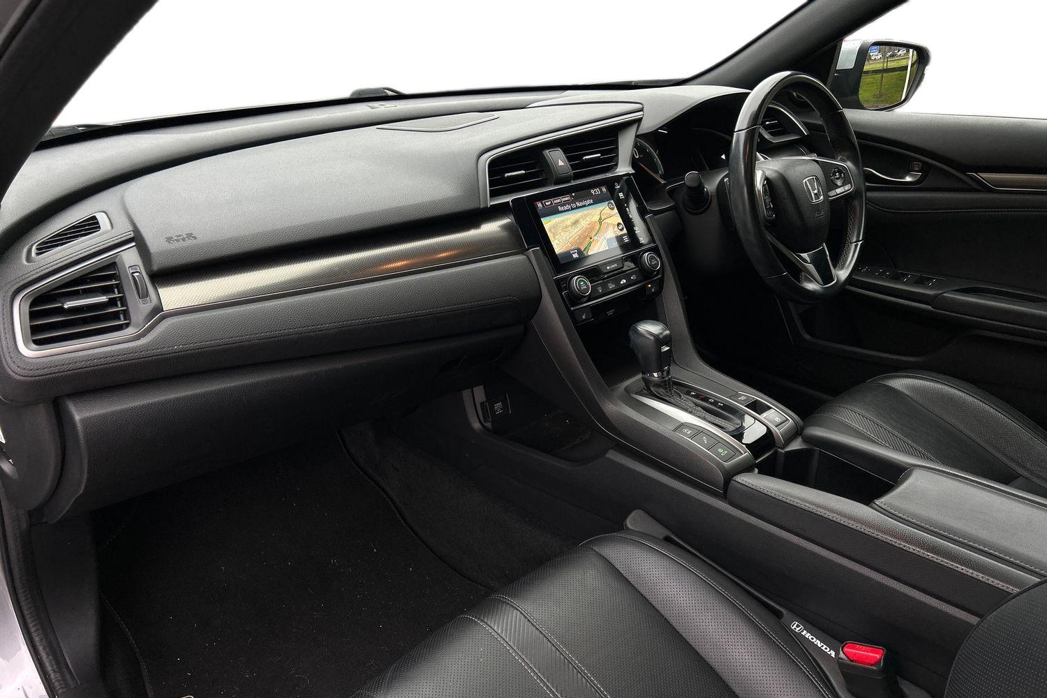 Used Honda Civic 2017 for sale - 76094199: Photo 2