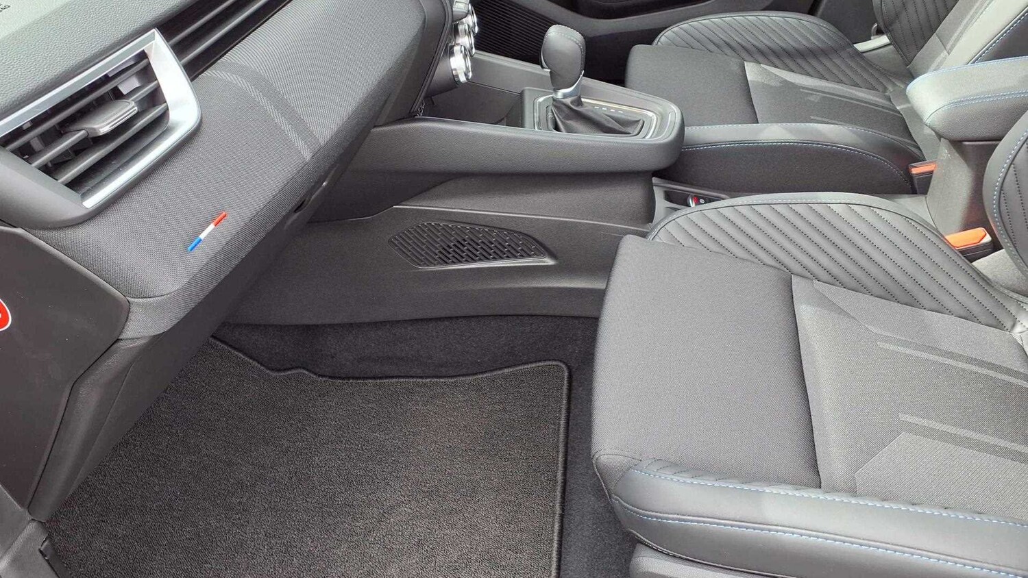 Used Renault Clio for sale - 77857335: Photo 17