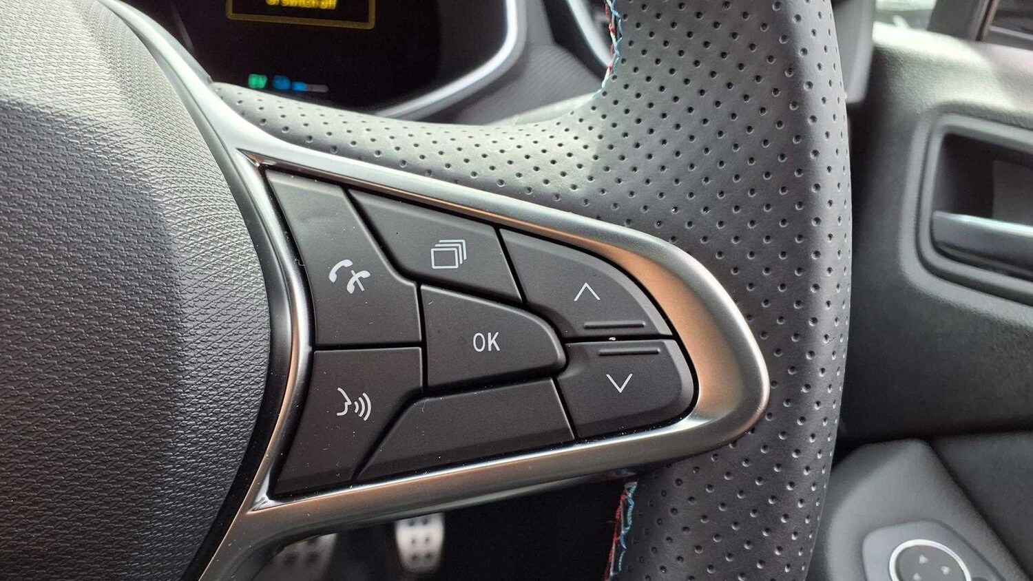 Used Renault Clio for sale - 77857335: Photo 23