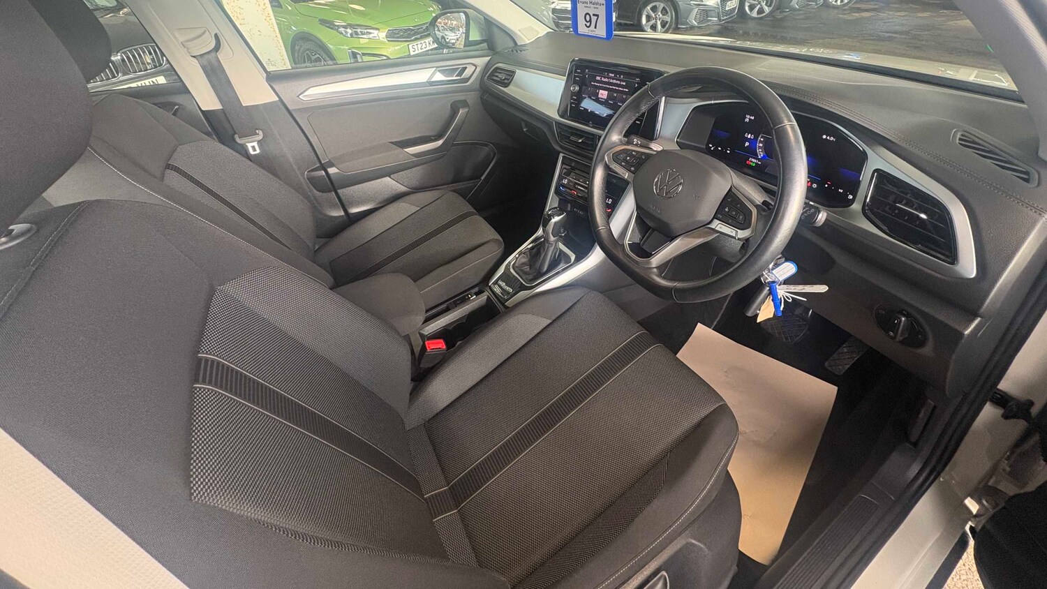 Used Volkswagen T-Roc for sale - 77858685: Photo 11