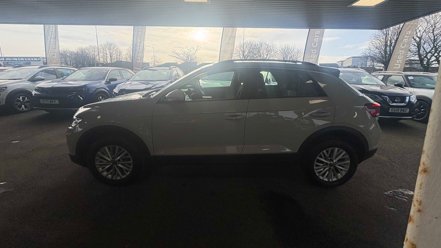 Used Volkswagen T-Roc for sale - 77858685: Photo 2